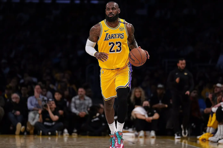 詹姆斯半场22分