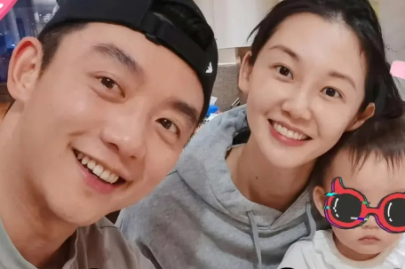 曝吴尊郑恺刘畊宏深夜现身会所 