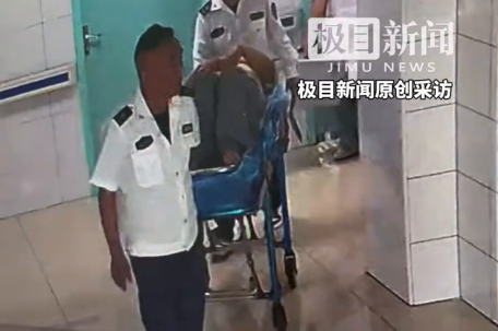 女子腹胀就诊时突然破水产下男婴