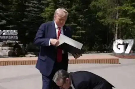 特朗普“炫耀”美英贸易协议