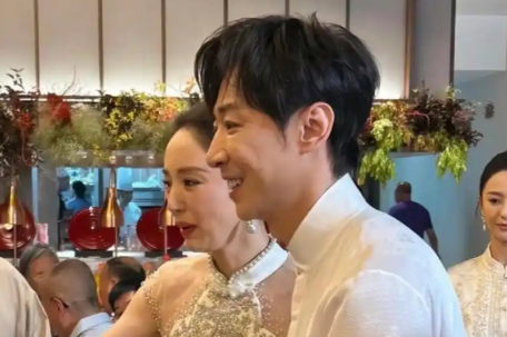 董璇婚宴和佟丽娅合照