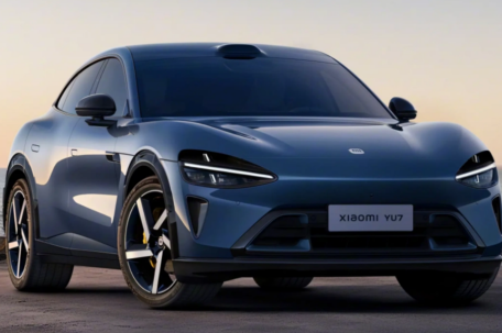 雷军现场拿小米YU7对比Model Y