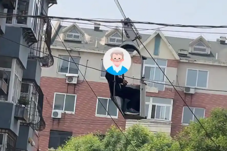 老人自制电梯上5楼 多部门劝解拆除