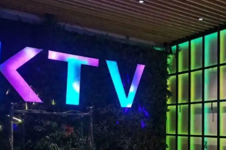 KTV现在只能靠老年人“续命”
