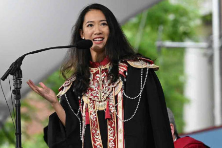 在哈佛毕业礼上演讲的中国女孩是谁