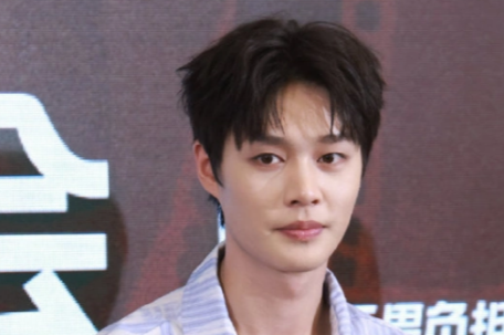 柯淳回应酒吧蹦迪