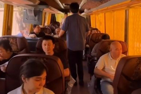 中国从伊朗启动首批撤侨