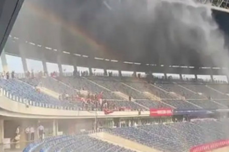 苏超赛场惊现绝美彩虹