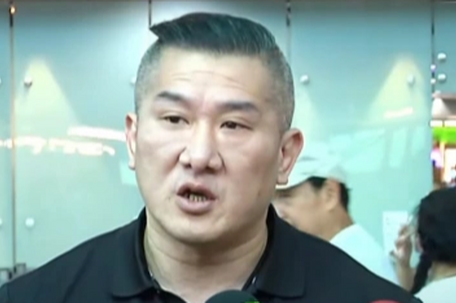 台网红“馆长”大赞上海：厕所竟有门