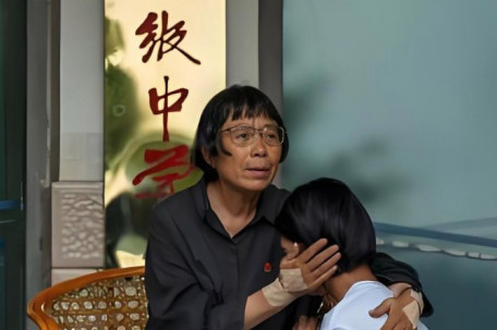 张桂梅第15次送考：只要活着就去送