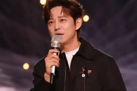 何炅宣布林志炫淘汰时红了眼眶