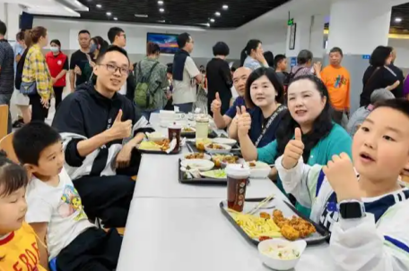 荣昌政府食堂推出六一套餐