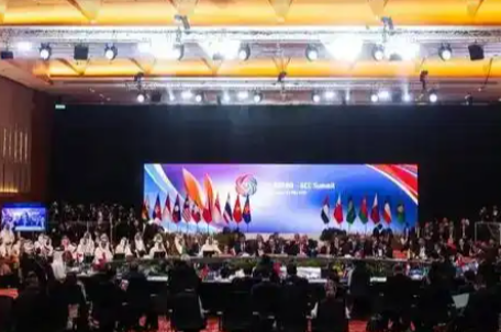 这场峰会捅了美国痛点