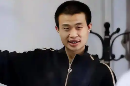 亲戚回应韦神牙齿问题 