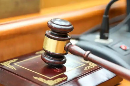 青岛两行人相撞案暴露了什么