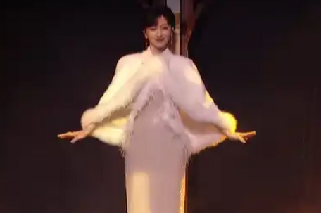 赵雅芝再现《白蛇传》名场面