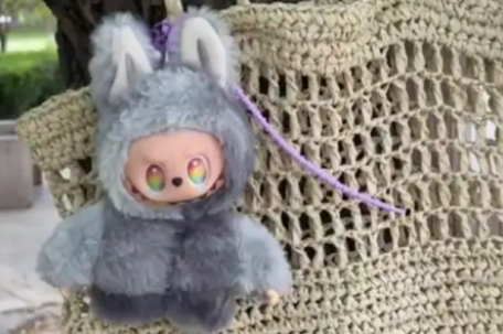 爸爸帮抢不到货的女儿复刻LABUBU