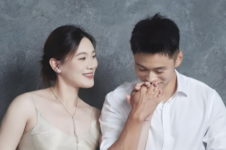 谢震业父亲节官宣当爸爸