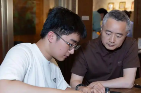 迈巴赫少爷父亲：不希望他继承家业