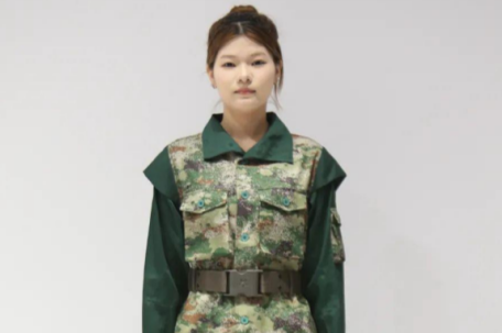 300万人选出最丑军训服 新生：天塌了