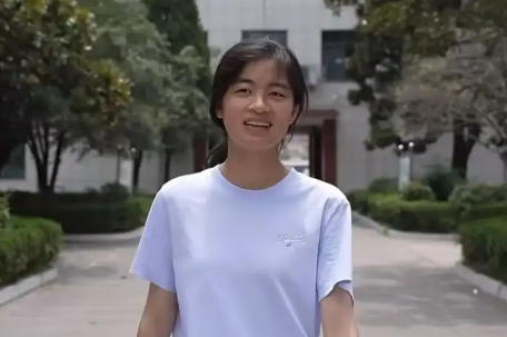 梁诗祎660分成全国女飞行员榜首