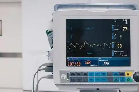 闯入检查室护士已被通报批评