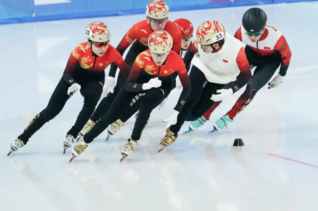 中国队短道速滑接力林孝埈摔倒