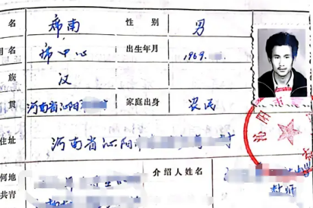 高考被顶替的5旬辅警错过母亲下葬