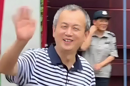 60后大叔高考 8旬老妈：学费自理