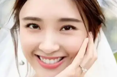 唐艺昕否认改名字是为了张若昀