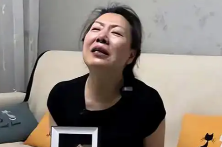 成都家门口被害者母亲直播发声