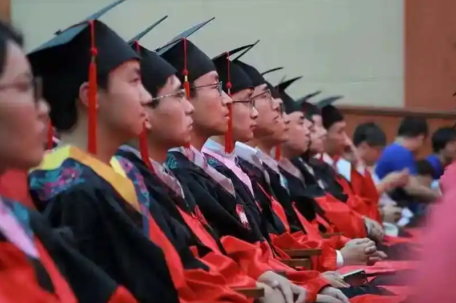 全球博士生过剩