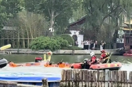 龙舟比赛划得最快的是救援队 