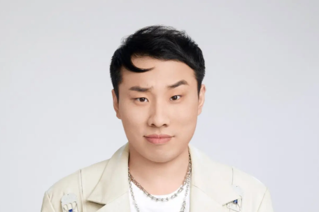 徐志胜回应一家人共用一张脸