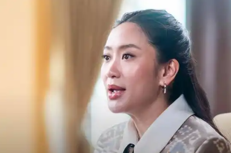 泰国女总理佩通坦被停职
