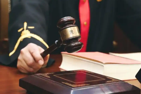 女子与被执行人姓名同音 屡被法院找