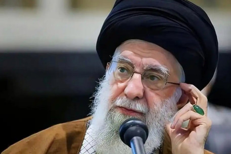 伊朗最高领袖“安然无恙”听取简报