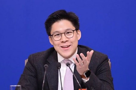 霍启刚有新身份