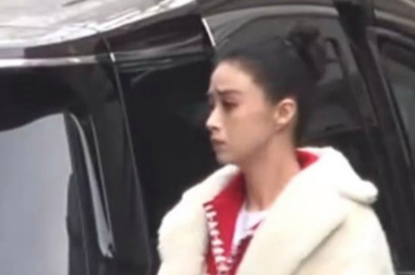 蒋欣春晚贴头皮造型