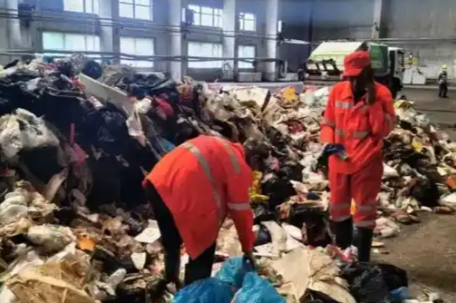 大同：将奖励翻8吨垃圾找手表环卫工