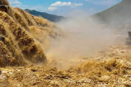 壶口瀑布再现50元人民币上的壮阔