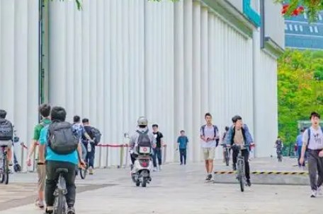 学校回应“迟到1分钟是教学事故”
