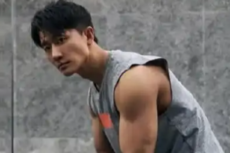 黄轩晒健身照体重仅60公斤