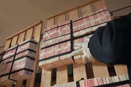 《以法之名》检察官床底搜出300万现金