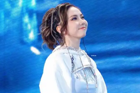 邓紫棋含泪控诉遭前公司PUA