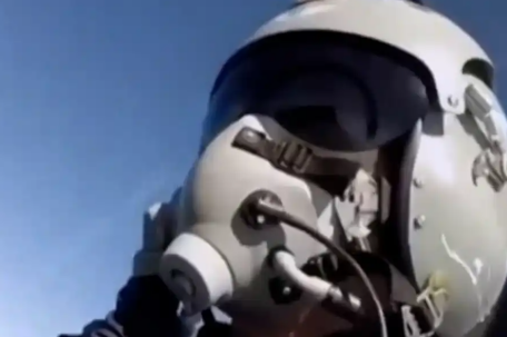 原声直击：多架歼-10实战硬刚外军机