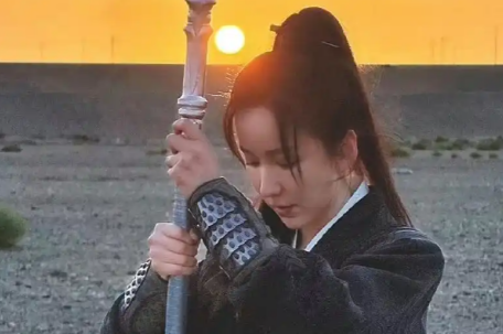 《爱情公寓》女主娄艺潇开始演短剧了