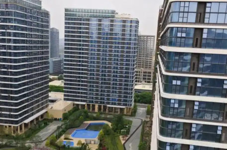 买房烂尾法院判退房退款不还房贷