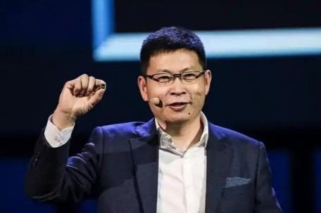 余承东“杀疯了” 台下助理直摆手