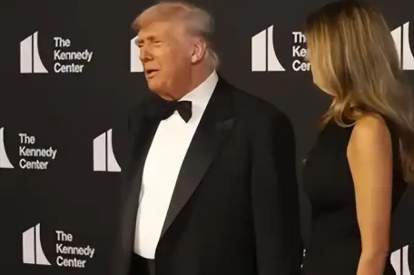 特朗普看了一出大戏